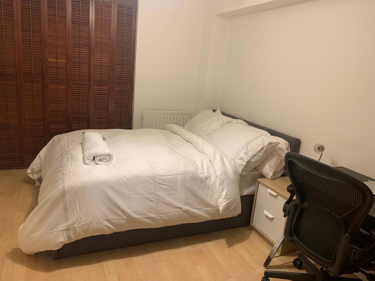 Lovely Room, Free Parking In Private Gated Place London Exterior foto